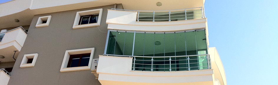 Yeşil cam balkon